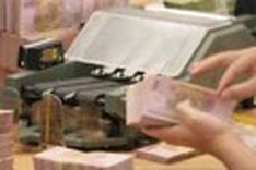Dollar dearth dampens Vietnamese dong