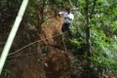 Nghe An: Huge mountain crack threatens lives