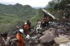 Pakistani plane crashes, 152 dead