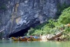 World's largest cave revealed by 3D film crew