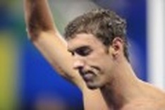 Phelps breaks gold drought with butterfly win