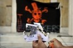 IMF warns Greece to cut deeper as default threatens