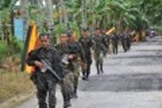 10,000 flee fighting in southern Philippines