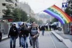 Thousands of anti-capitalists march ahead of G20