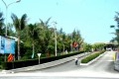 Resorts block access to the sea