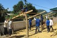 Students spare no efforts with community work