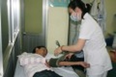 Shoeshine Boy waits for life-saving operation