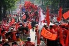 Thai political deadlock amid new blood protest