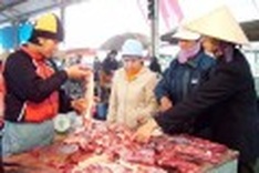 Tougher measures to ensure food hygiene and safety during Tet