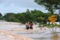 Mudslides, rain leave 80 dead in Central America