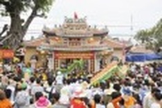 Festival honors war hero Nguyen Trung Truc