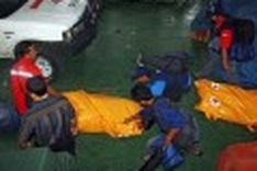 137 dead as Indonesia hit by tsunami, volcano