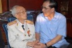 Party chief visits General Vo Nguyen Giap