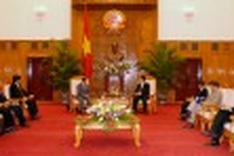 PM Dũng welcomes Japanese senior economists