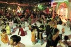 Christmas atmosphere overwhelms major cities in Vietnam