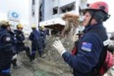 Toll rises as Japan battles nuclear, humanitarian crisis