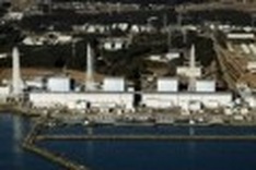 Blast at Japan nuclear plant, soldiers warn of tsunami threat