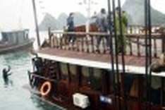 Ha Long Bay accident prompts tighter scrutiny over boats