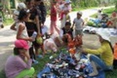 Vendors bring market to the Co Tu people on Tet