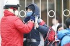 Cold weather keeps kids at home in Hanoi