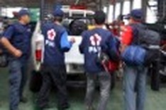 Indonesia tsunami death toll tops 100