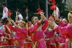 Hanoi welcomes 200 overseas Vietnamese as guests during celebrations