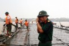 Military engineers scramble to repair floating bridge