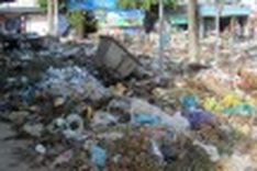 Ha Tinh City covered by sea of garbage