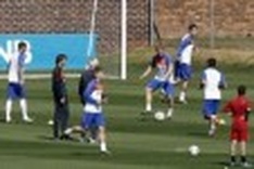Leaders and stars jet to S.Africa for World Cup final