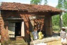 Tornado wreaks havoc on central province