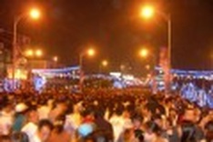 Da Nang fireworks show a tourist hit