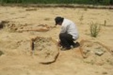 Flood reveals ancient tomb in central Vietnam