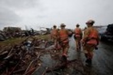 US tornado kills 116, warnings more storms on way