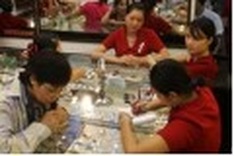 State Bank tries to limit number of gold traders