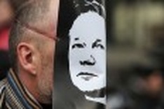 WikiLeaks chief Assange behind bars in Britain
