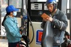 Vietnam eliminates petroleum import taxes to stabilize market