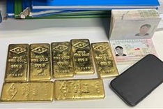 Man found carrying seven kilos of suspected gold on Hong Kong flight