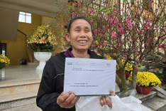 Tet gifts spreads love to flood-hit Bac Ninh residents