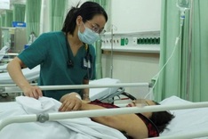 17 hospitalised after suspected banh mi poisoning in HCM City