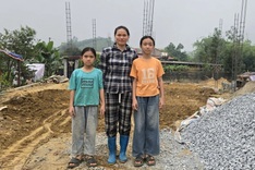 Poor family in Phu Tho receives support to build new home