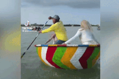 US tourists captivated by basket boat rides in Vietnam