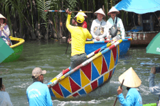 Basket-boat dance becomes hit at Bay Mau nipa palm forest