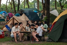 Families flock to parks for camping break in Hanoi