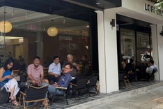 Hanoi cafes build ‘fake pavements’ to adapt to sidewalk crackdown