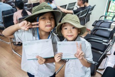Dantri gives health insurance cards to children of 209 families in Bac Ninh