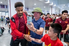 Fans pack Noi Bai Airport to welcome Vietnam team home