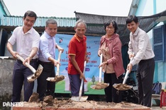 Dantri readers help two struggling families build new homes in Tay Ninh
