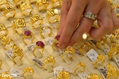 Price of gold rings surpass that of SJC gold bars for first time