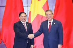 Vietnam gives top priority to relations with China: PM