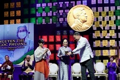 Vietnamese female professor receives Ramon Magsaysay Award